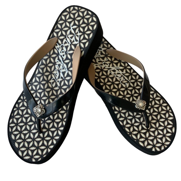 BRIGHTON Wedge Sandals Size 8 With Dust Bag Black Wedge Flip Flops Brand New - Picture 2 of 9